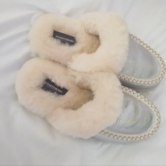 Manitobah Mukluks Cabin Slide Reflective Frost - Picture 3 of 4